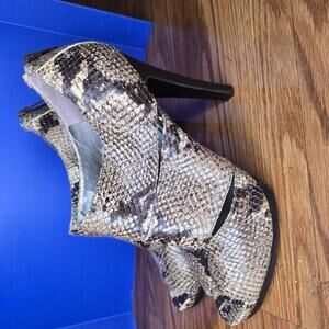 Gianni Bini heels size 9